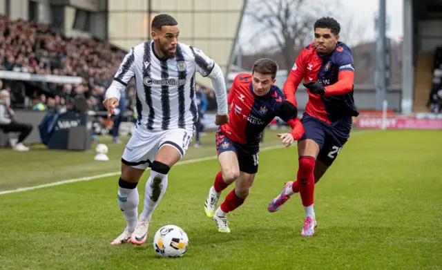 Jonah Ayunga gets away from two Kilmarnock players