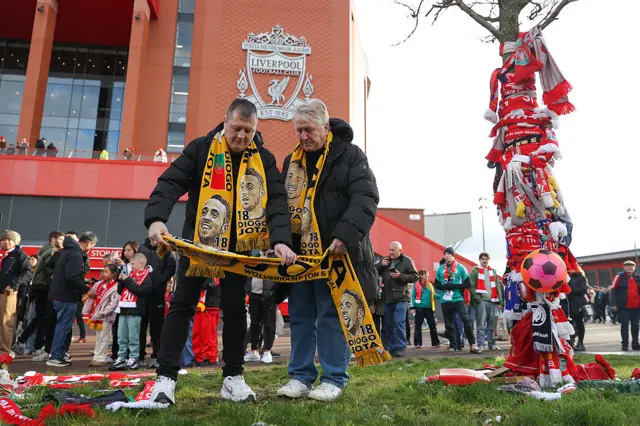 Wolves fans with Jota scarf