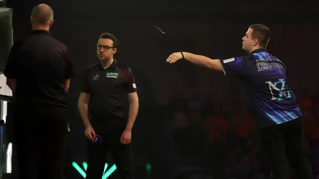 Niels Zonneveld throws a dart