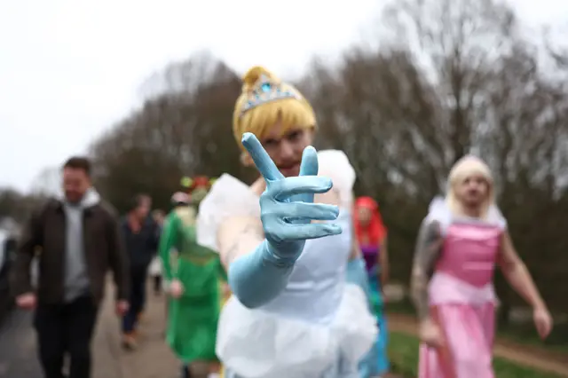 Fans arrive at Ally Pally in fancy dress