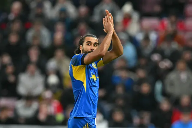 Calvert-Lewin clapping