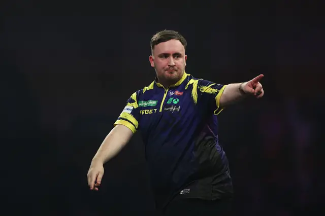 Luke Littler pointing