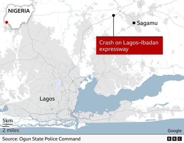 Alt text: Map of southwestern Nigeria highlighting Lagos and Ogun states. A marked point near Sagamu indicates the location of a crash on the Ogun–Lagos state expressway. Lagos is shown to the southwest by the coast, with roads and waterways faintly outlined, a scale bar, and a source credit to the Ogun State Police Command (BBC/Google)