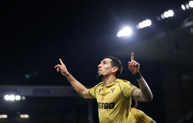 Daniel Munoz celebrates