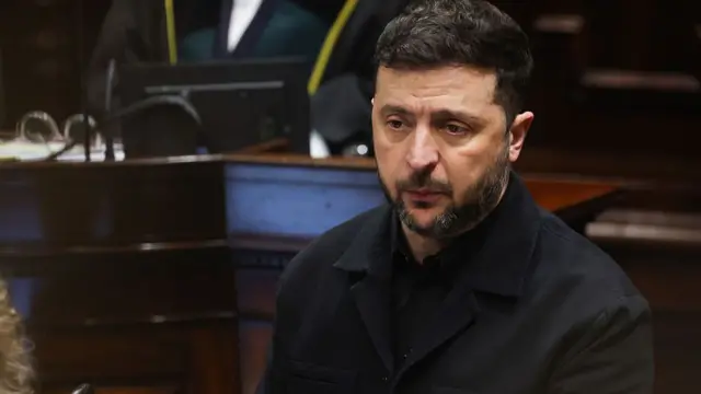 Zelensky speaking in Dublin's parliament