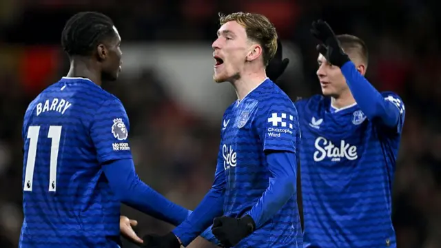 Thierno Barry of Everton celebrates with his teammates