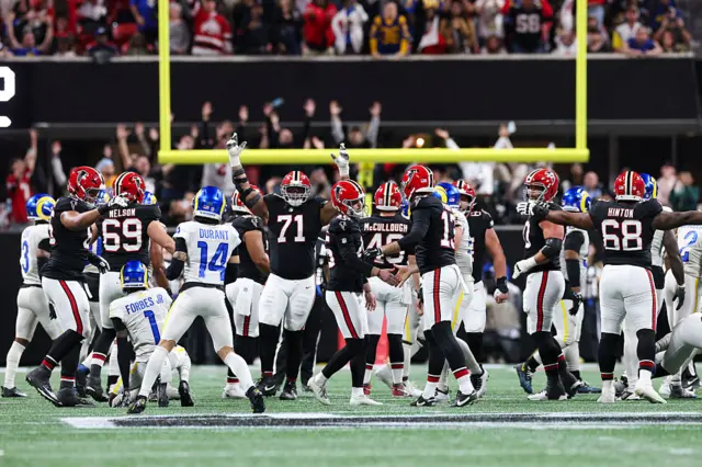 Zane Gonzalez nails a late field goal