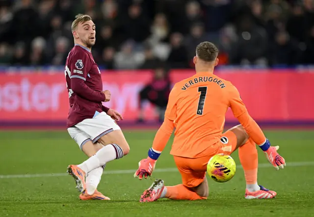 Jarrod Bowen of West Ham United scores