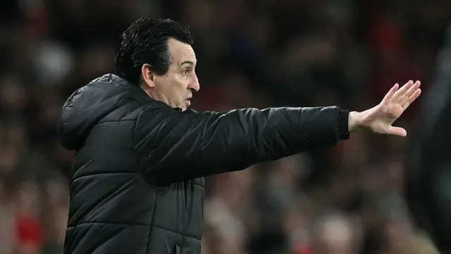 Unai Emery gestures on the touchline
