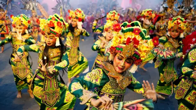 Balinese dancers perform as they take part in a cultural parade, during a New Year's eve celebration on a main road in Denpasar, Bali, Indonesia, 31 December 2025