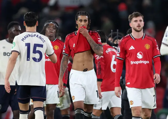 Leny Yoro and Mason Mount react at full time