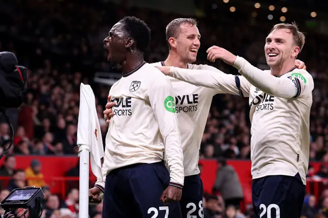 Sougountou Magassa celebrates with Tomas Soucek and Jarrod Bowen