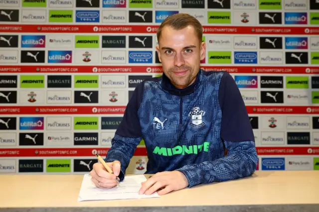 Tonda Eckert signing a contract