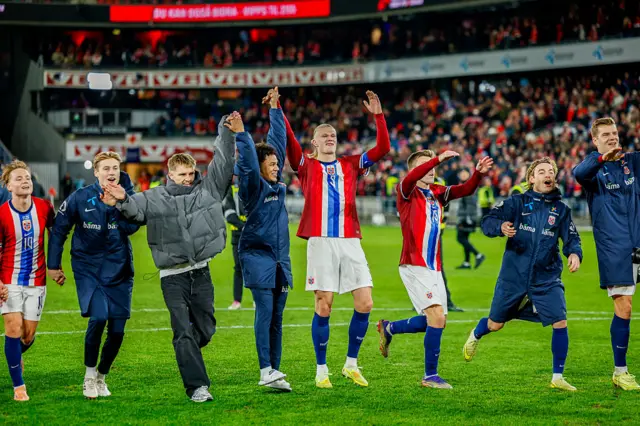 Norway's team, (LtoR) Norway's forward #10 Andreas Schjelderup, Norway's goalkeeper #13 Sander Tangvk, Norway's midfielder Martin Odegaard, Norway's midfielder #22 Oscar Bobb, Norway's forward #09 Erling Braut Haaland, Norway's defender #15 Fredrik Andre Bjorkan, Norway's midfielder #06 Patrick Berg and Norway's forward #07 Alexander Sorloth celebrates the team's 4-1 victory with fans after the 2026 World Cup Group I European qualification football match between Norway and Estonia in Oslo on November 13, 2025.