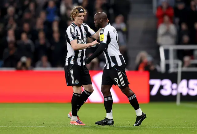 Yoane Wissa going onto the pitch for his Newcastle debut
