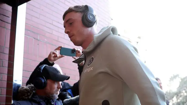 Cole Palmer walks into Bournemouth's stadium while listening to music