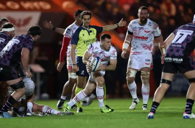 Gareth Davies looks to pass the ball for Scarlets against Bristol