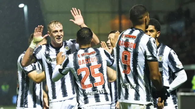 St Mirren graphic