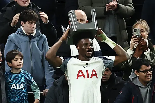 Mohammed Kudus has his stool on his head