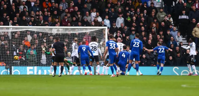 Oliver Skipp scores