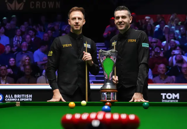 Finalists Judd Trump and Mark Selby pose for a photo