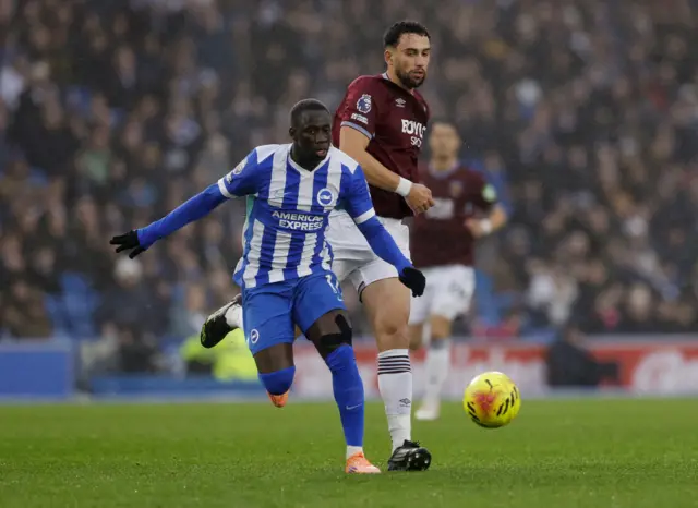 Brighton & Hove Albion's Yankuba Minteh in action with West Ham United's Maximilian Kilman.