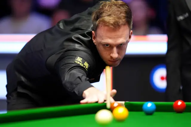 Trump takes advantage of Selby's free ball forfeit