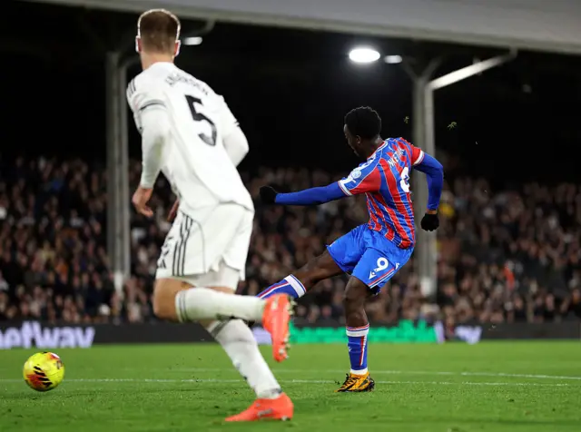 Eddie Nketiah of Crystal Palace scores his team's first goal during the Premier League match between Fulham and Crystal Palace at Craven Cottage on December 07, 2025 in London, England.