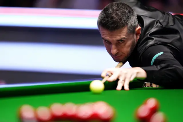 Mark Selby in action