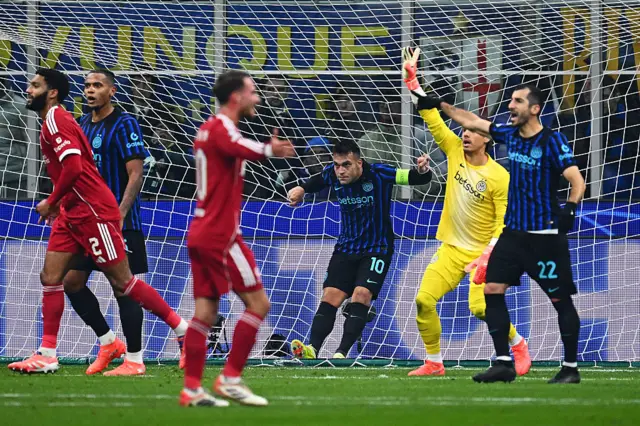 Lautaro Martinez and Yann Sommer of FC Internazionale appeal