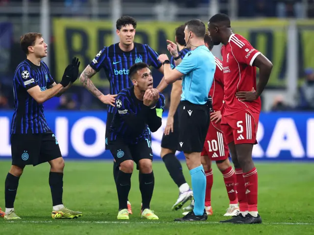 Inter Milan's Lautaro Martinez, Inter Milan's Alessandro Bastoni and Inter Milan's Nicolo Barella plead to referee Felix Zwayer