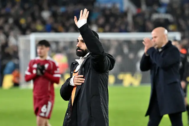 Mohamed Salah applauding with Arne Slot in the background
