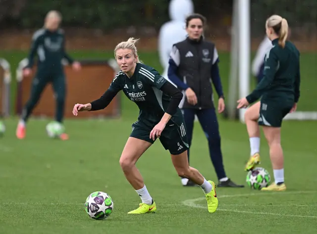 Williamson prepares to pass the ball in training