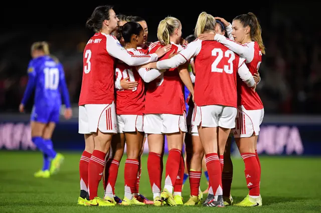 Beth Mead of Arsenal celebrates scoring her team's first goal
