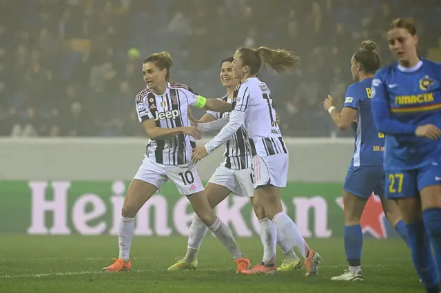 Girelli and co celebratee a Juventus goal