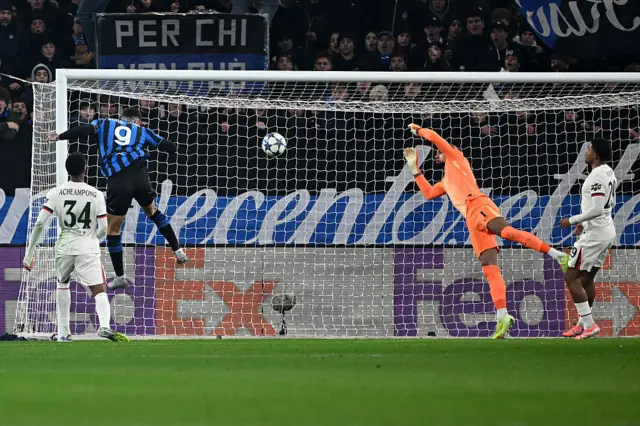 Gianluca Scamacca scores header