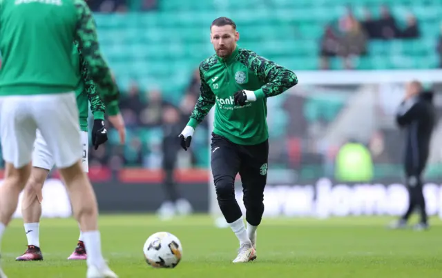 Martin Boyle warming up