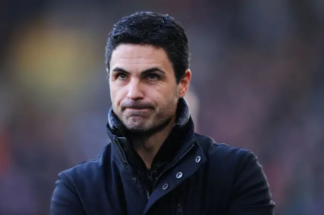 Mikel Arteta frowns