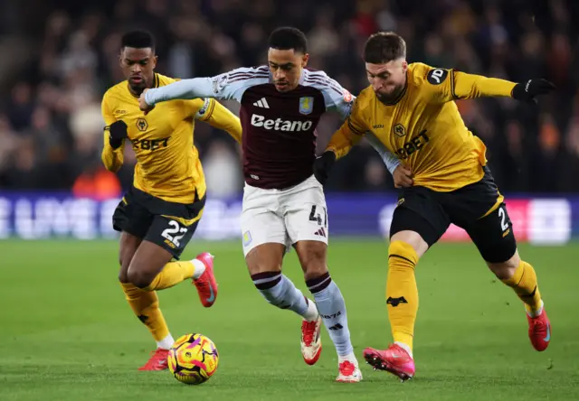 Ramsey runs forward with the ball with Wolves players in pursuit