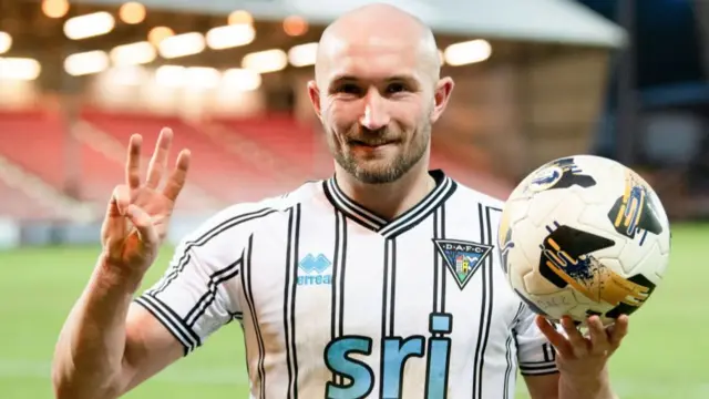 Dunfermline's Chris Kane celebrates