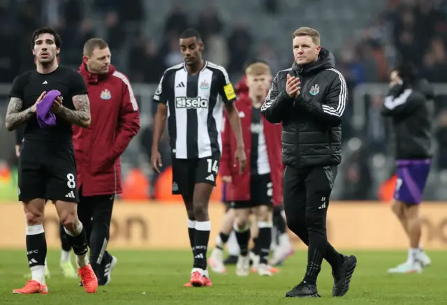 Newcastle players and Howe applaud the fans at full time