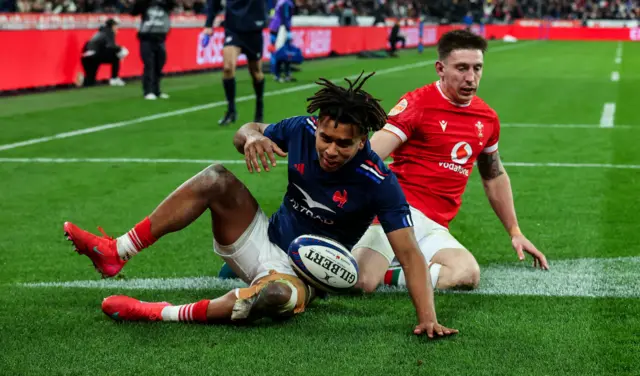 France score a try against Wales