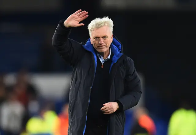 Moyes waves thanks to the home fans at full time