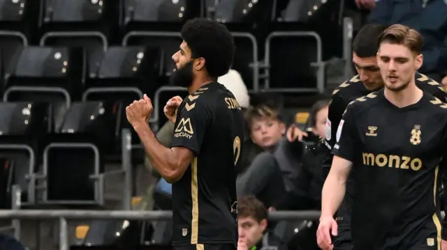 Ellis Simms celebrates his goal at Swansea