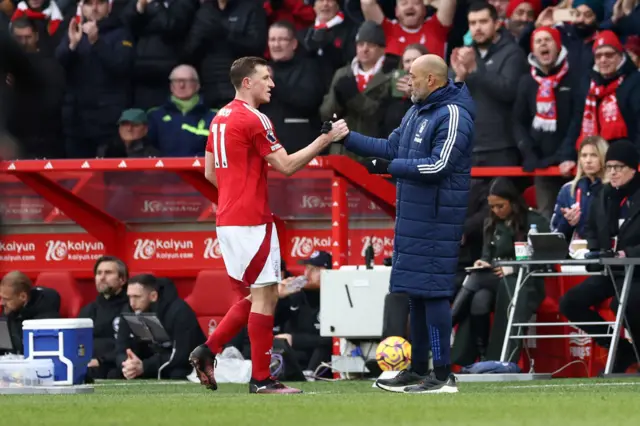 Wood shakes Nuno's hand after being taken off