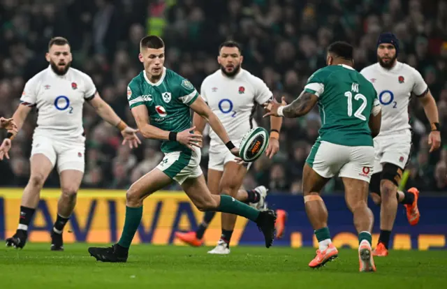 Ireland throughing the ball on the move