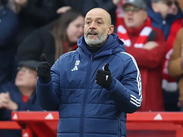 Nuno puts thumbs up from the sideline