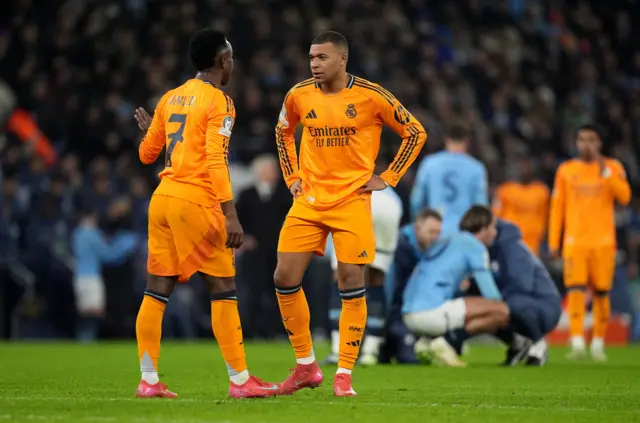 Mbappe and Vinicius chat during a stoppage