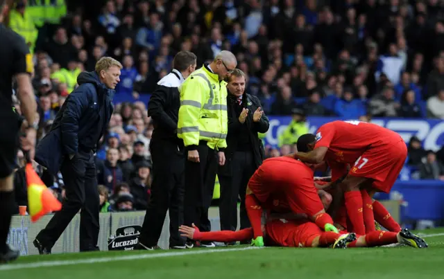 David Moyes watches on as Liverpool's Luis Suarez celebrates