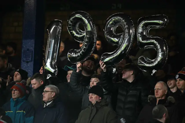 1995 balloons held up by away fans at Goodison